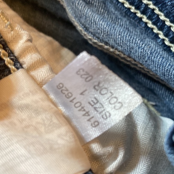 Dark Denim Hollister Distressed short shorts. - Picture 4 of 4